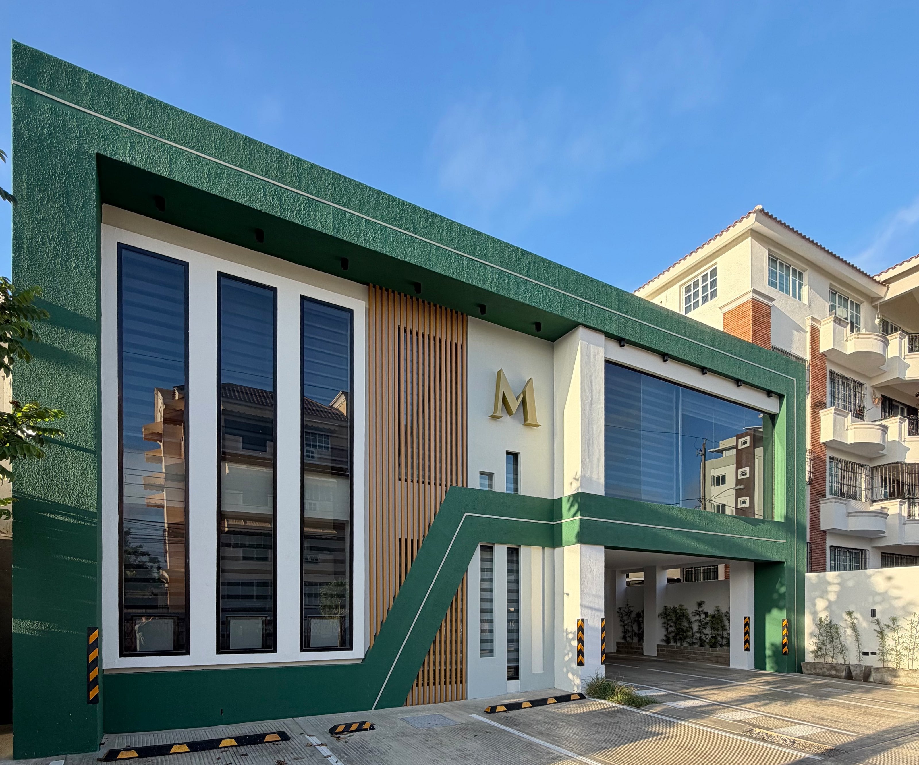 Fachada de las oficinas de Murcia Group en Santiago de los Caballeros