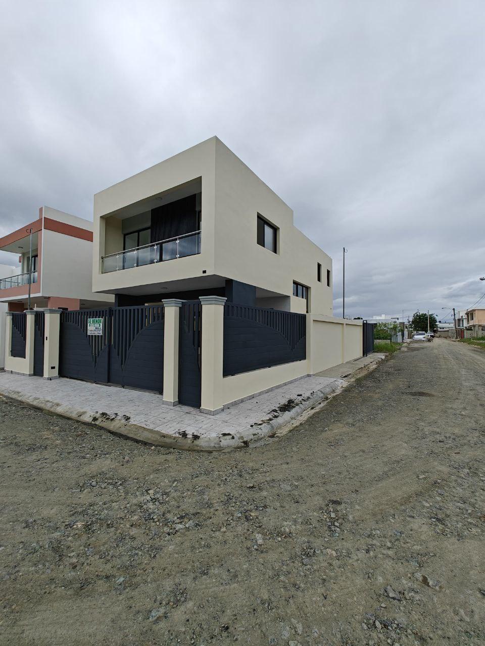 Hermosa Casa en Villa Emely - Moca
