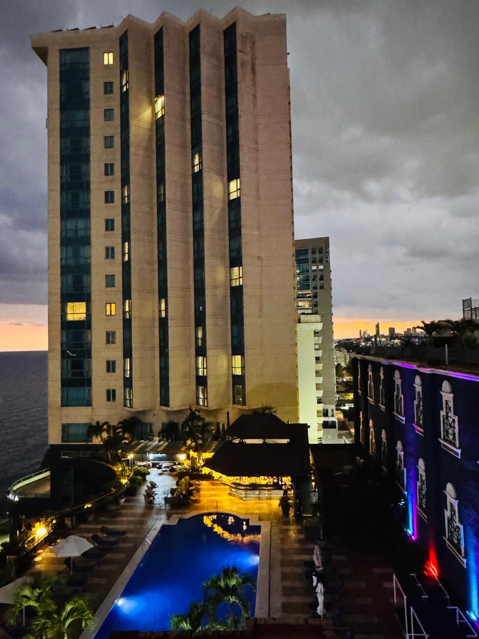 Apartamento en Torre de Lujo, Con Vista al Mar