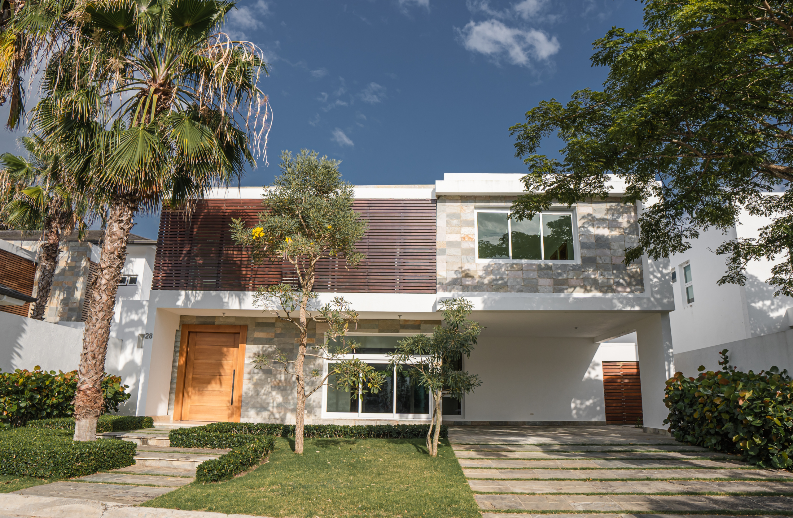 CASA EXCLUSIVA EN LAS CARMELITAS, SANTIAGO DE LOS CABALLEROS.
