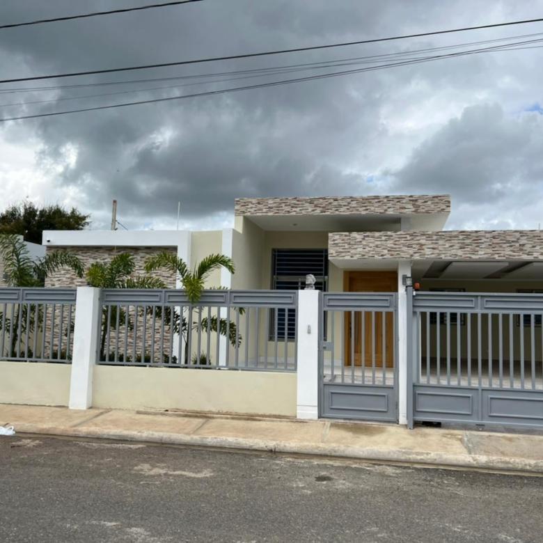 Casa Exclusiva Unifamiliar - Llanos de Gurabo, Santiago de los Caballeros.