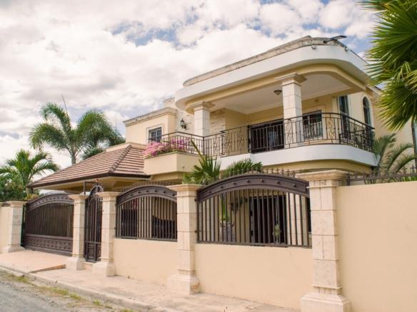 CASA EXCLUSIVA - PONTON , LA VEGA.