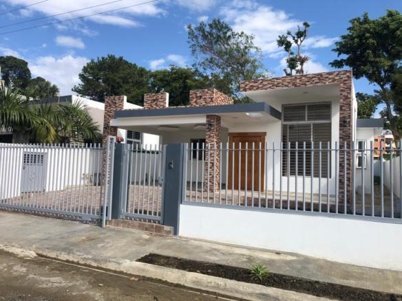 CASA UNIFAMILIAR PROYECTO CERRADO LLANOS DE GURABO