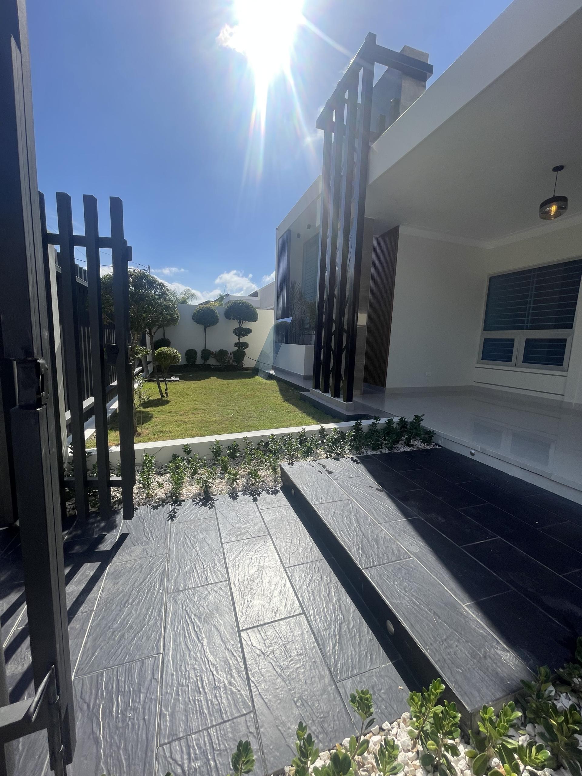 HERMOSA y ACOGEDORA CASA - LLANOS GURABO