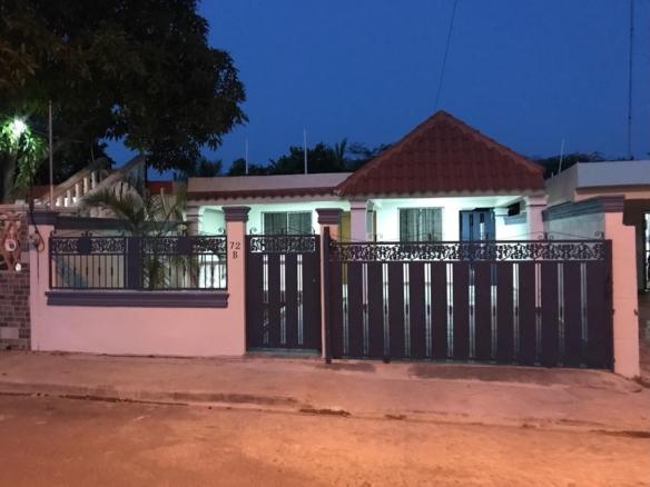 CASA UNIFAMILIAR- UBICADA EN JARDINES MUNICIPALES