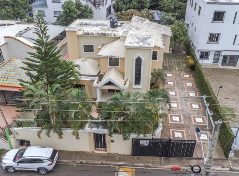 CASA EXCLUSIVA - ARROYO HONDO ARRIBA, SANTIAGO DE LOS CABALLEROS.