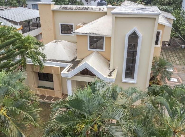 CASA EXCLUSIVA - ARROYO HONDO ARRIBA, SANTIAGO DE LOS CABALLEROS.