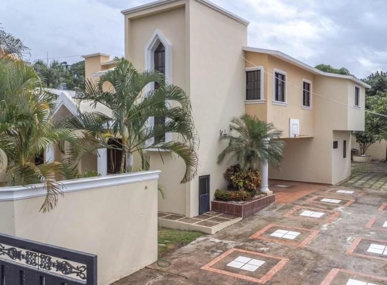 CASA EXCLUSIVA - ARROYO HONDO ARRIBA, SANTIAGO DE LOS CABALLEROS.