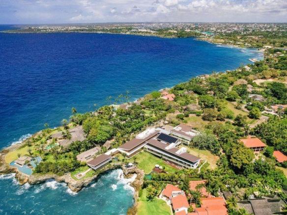 VILLA EXCLUSIVA EN CASA DE CAMPO - ROMANA .