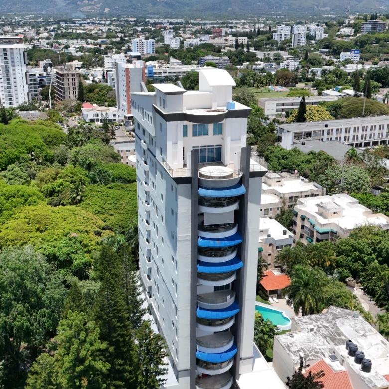 TORRE EXCLUSIVA EN LA TRINITARIA , SANTIAGO DE LOS CABALLEROS.