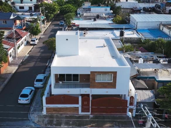 CASA EXCLUSIVA EN VENTA - LOS REYES, SANTIAGO DE LOS CABALLEROS.