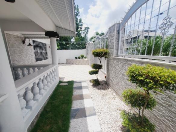 VENDO CASA DE 5 HABITACIONES, 2 NIVELES EN GURABO, SANTIAGO.