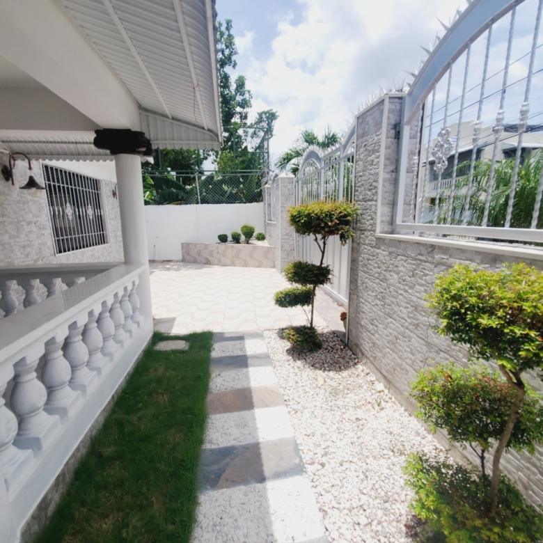 VENDO CASA DE 5 HABITACIONES, 2 NIVELES EN GURABO, SANTIAGO.