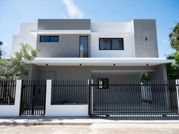 Hermosa casa en Rancho Emilia - Moca