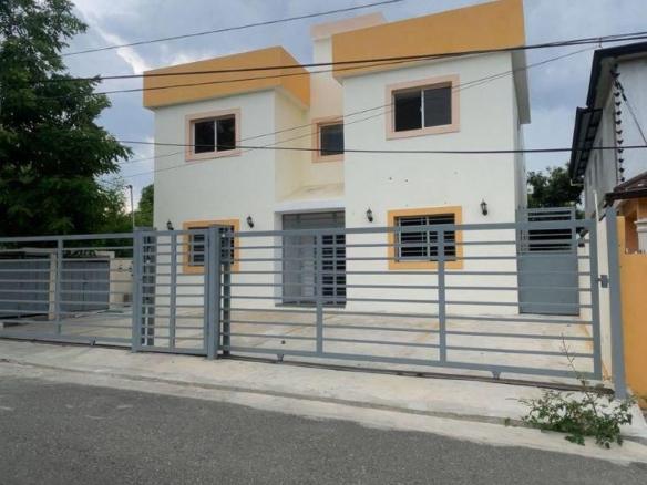 OPORTUNIDAD ÚNICA EN VILLA CAROLINA 3