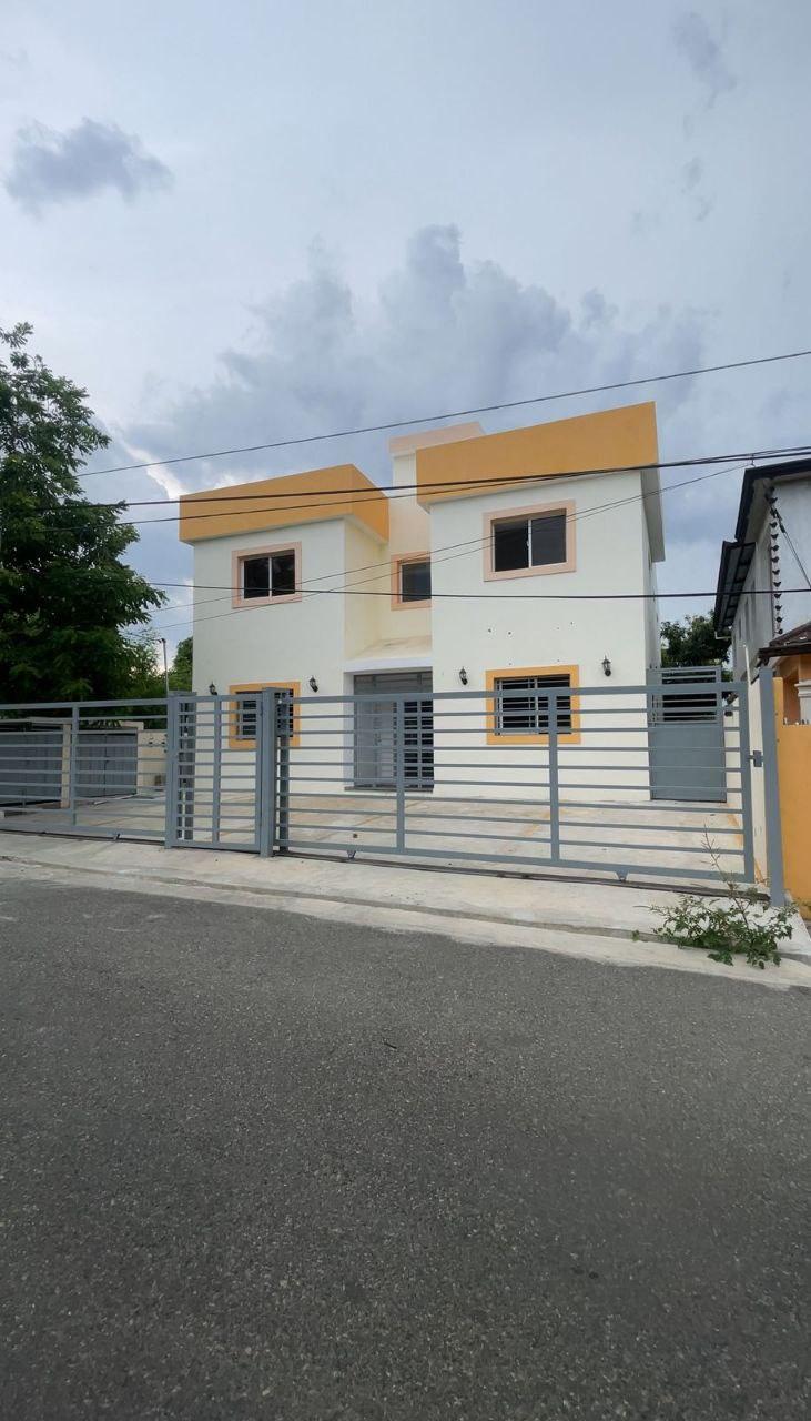 OPORTUNIDAD ÚNICA EN VILLA CAROLINA 3