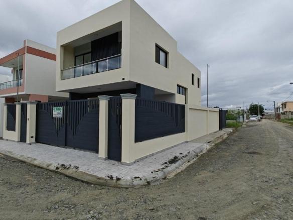 HERMOSA CASA EN VILLA EMELY - MOCA