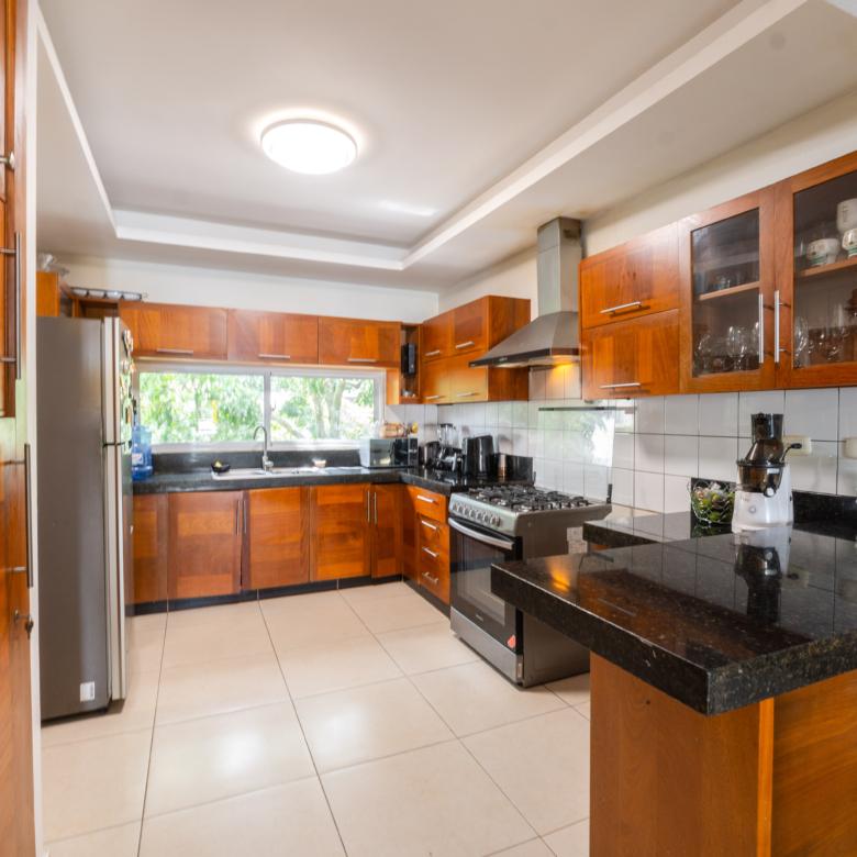 APARTAMENTO DE LUJO EN RESIDENCIAL GREEN I – DETRÁS DEL COUNTRY CLUB, LA VEGA