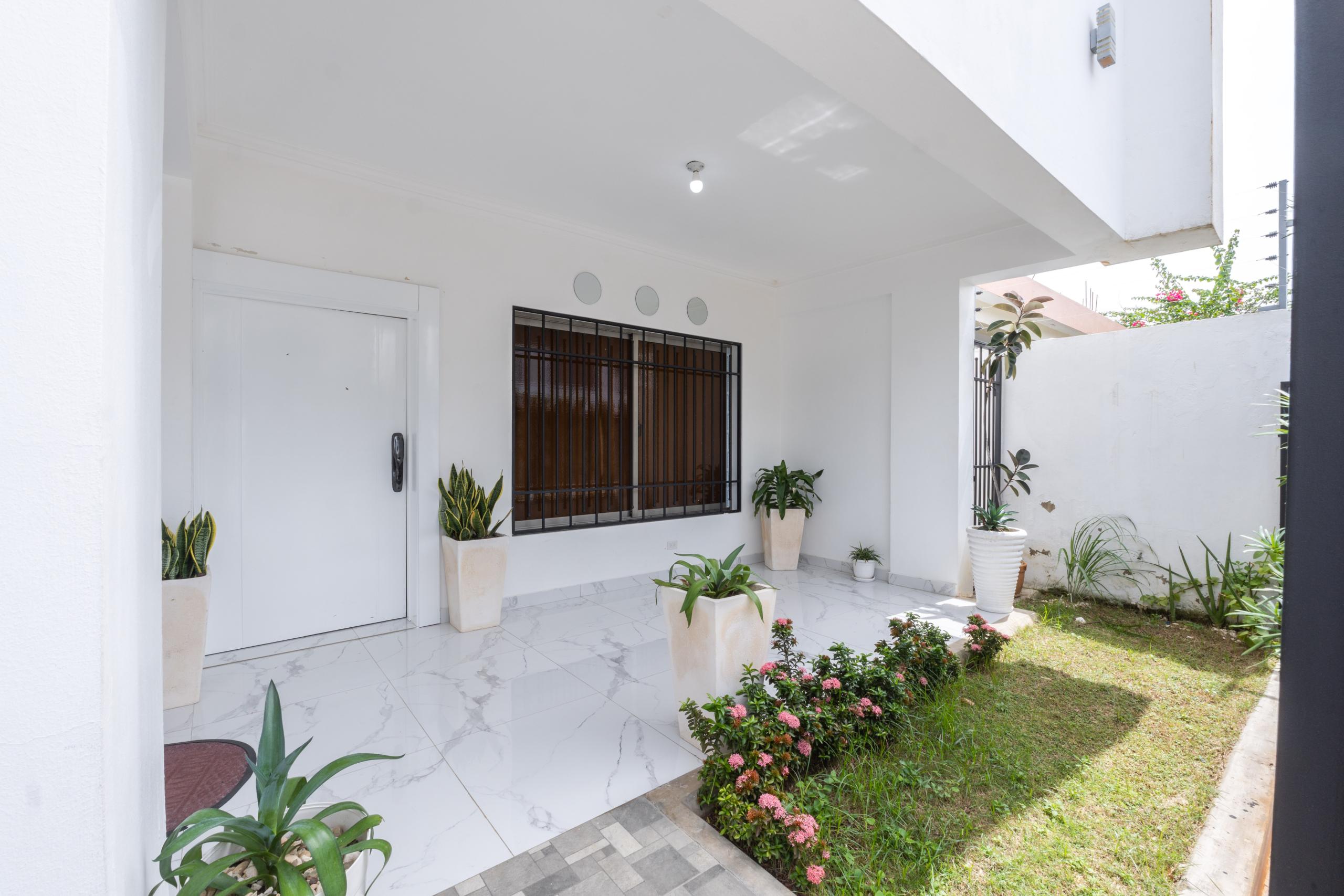 CASA MODERNA DE VENTA EN LA ARBOLEDA VI – LA VEGA