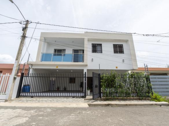 CASA MODERNA DE VENTA EN LA ARBOLEDA VI – LA VEGA