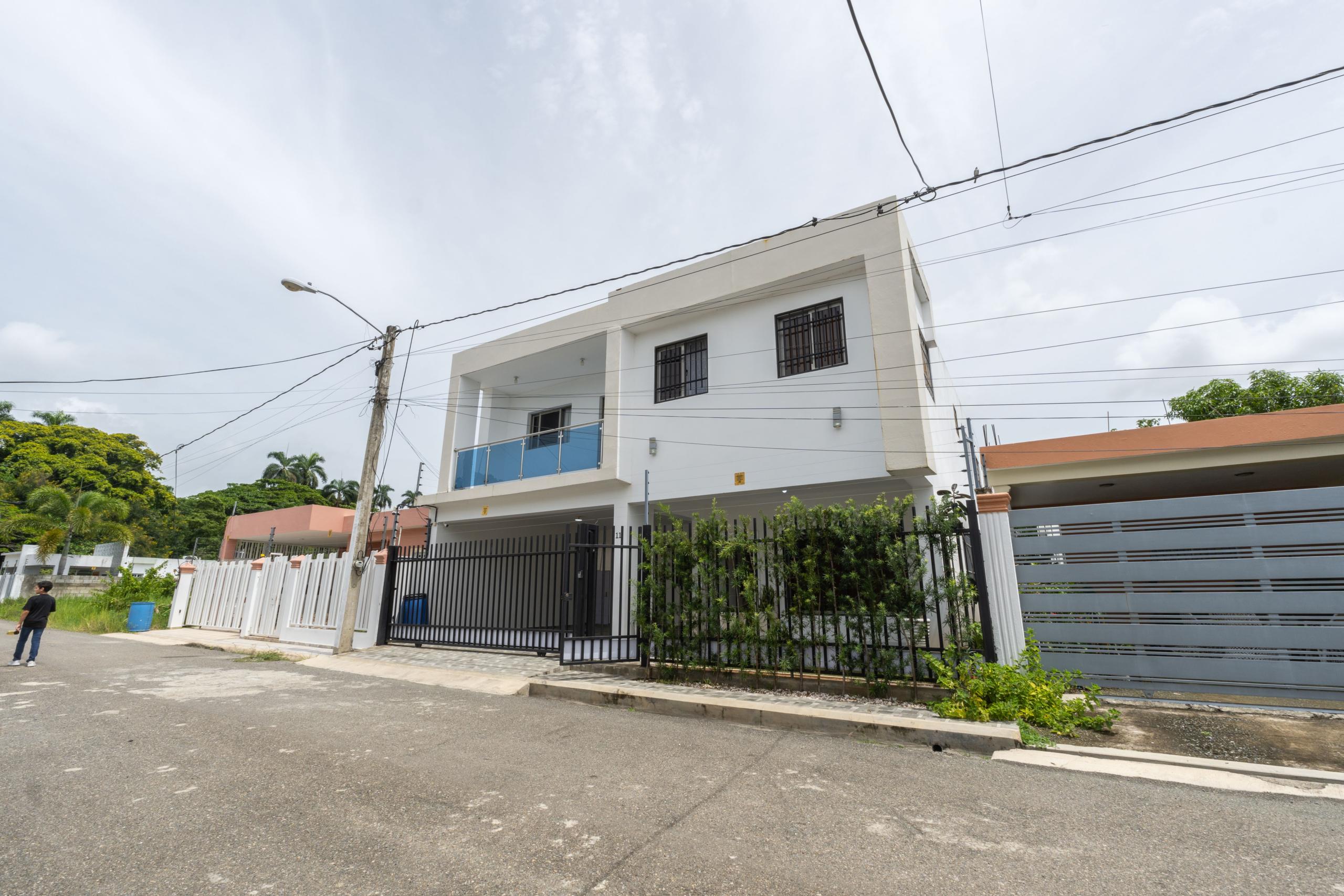 CASA MODERNA DE VENTA EN LA ARBOLEDA VI – LA VEGA