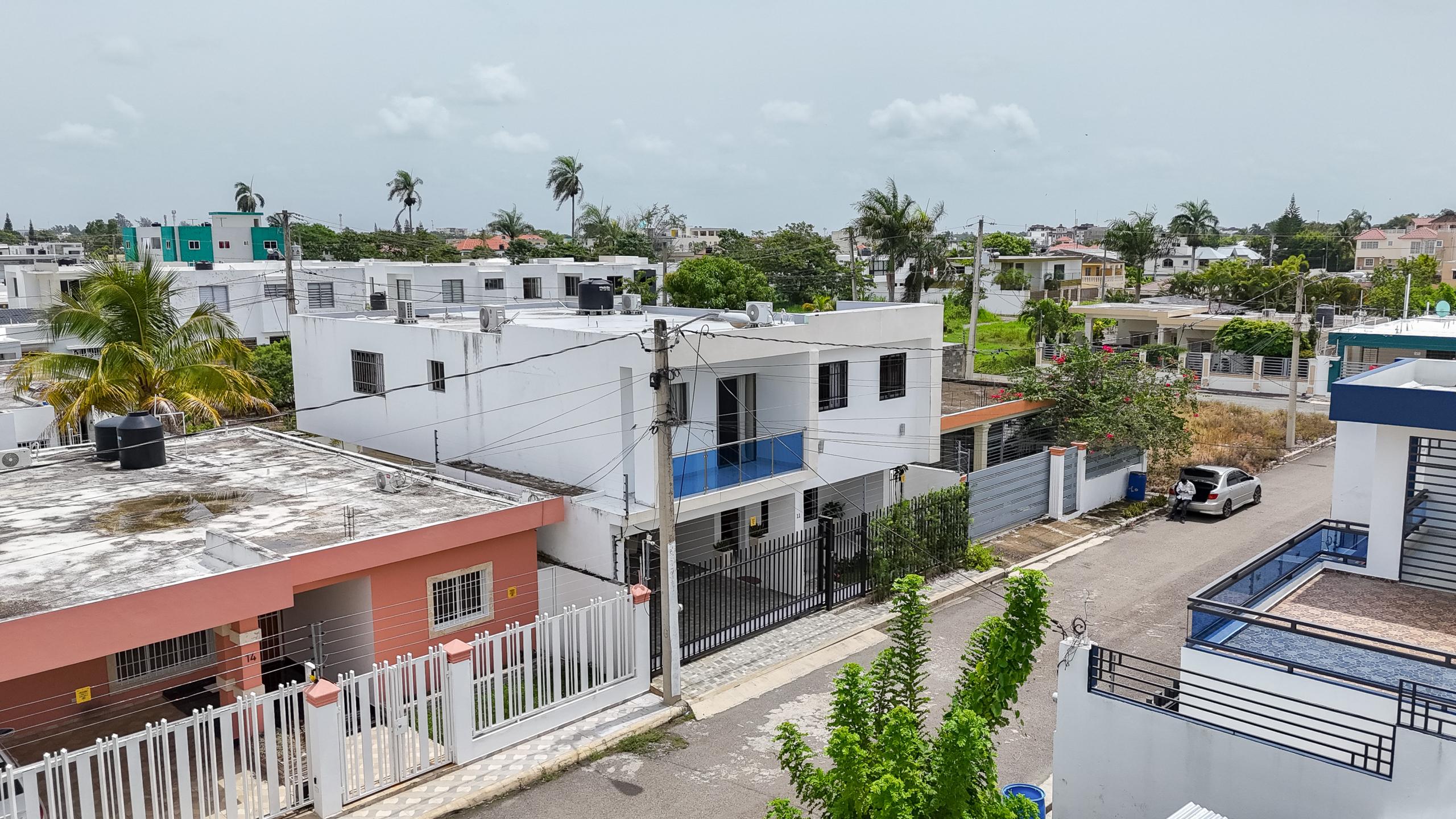 CASA MODERNA DE VENTA EN LA ARBOLEDA VI – LA VEGA