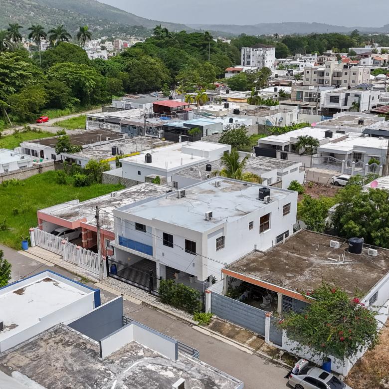 CASA MODERNA DE VENTA EN LA ARBOLEDA VI – LA VEGA