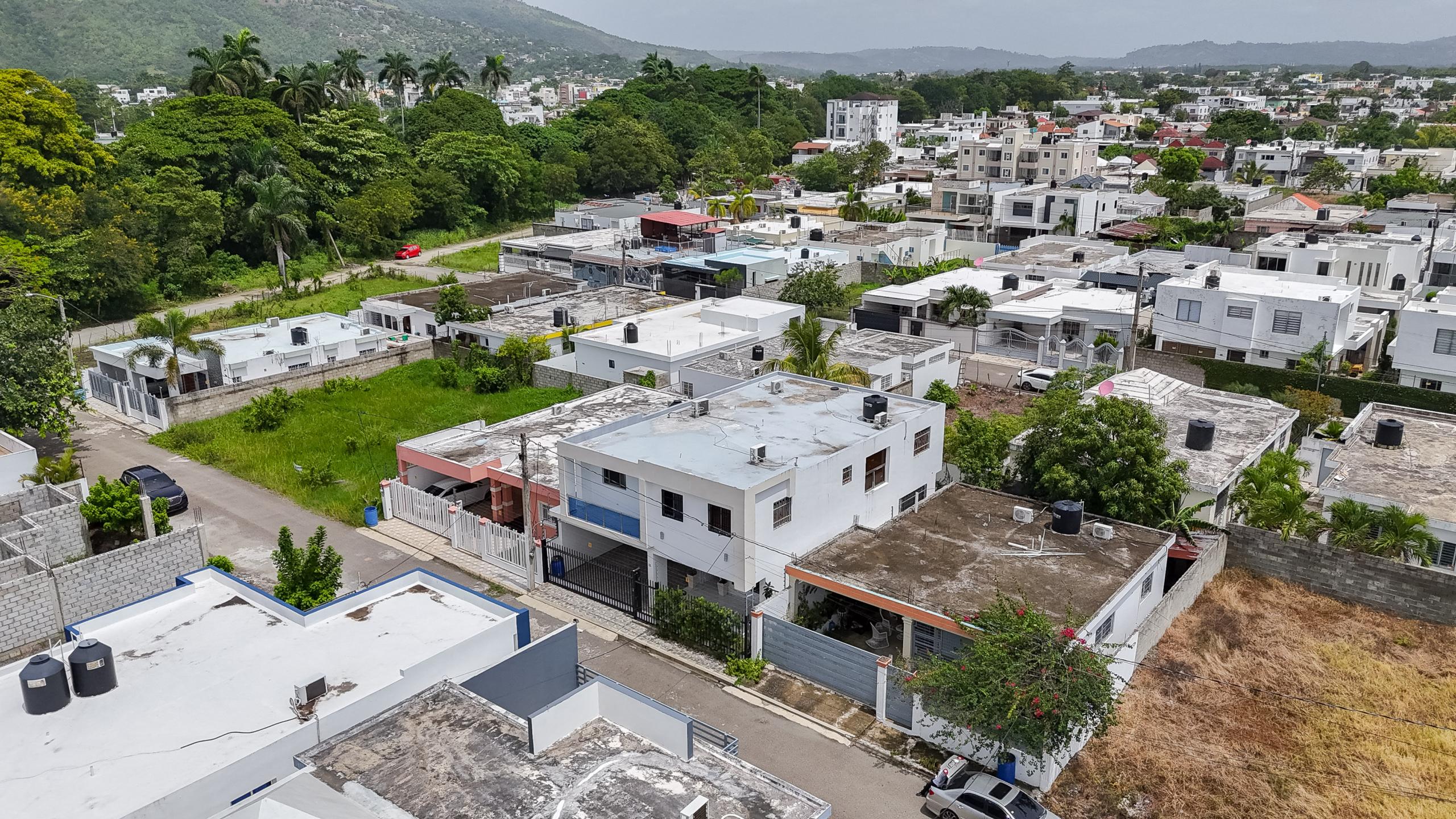 CASA MODERNA DE VENTA EN LA ARBOLEDA VI – LA VEGA