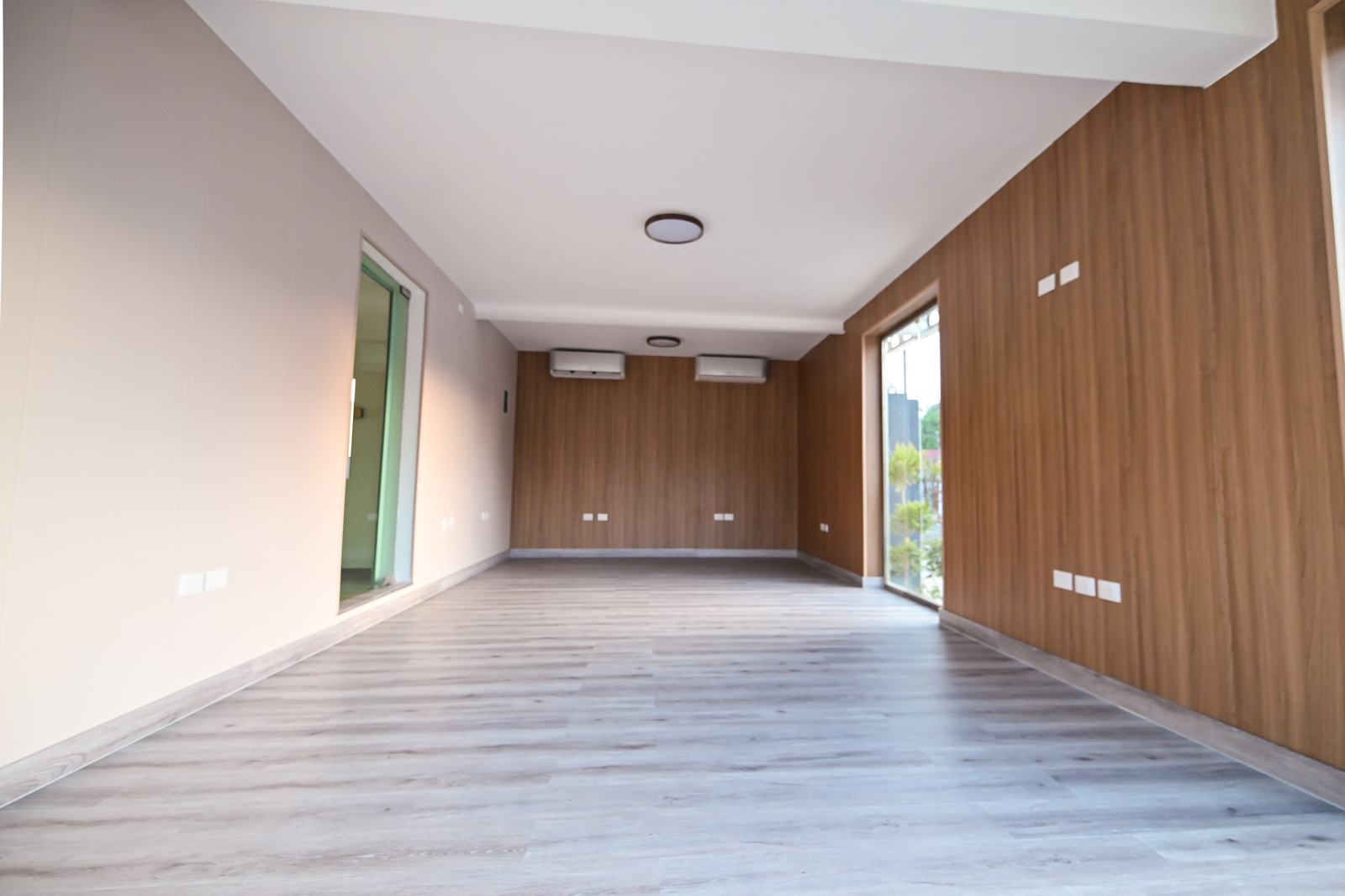 EDIFICIO CORPORATIVO EN ALQUILER – EMBRUJO I, SANTIAGO DE LOS CABALLEROS
